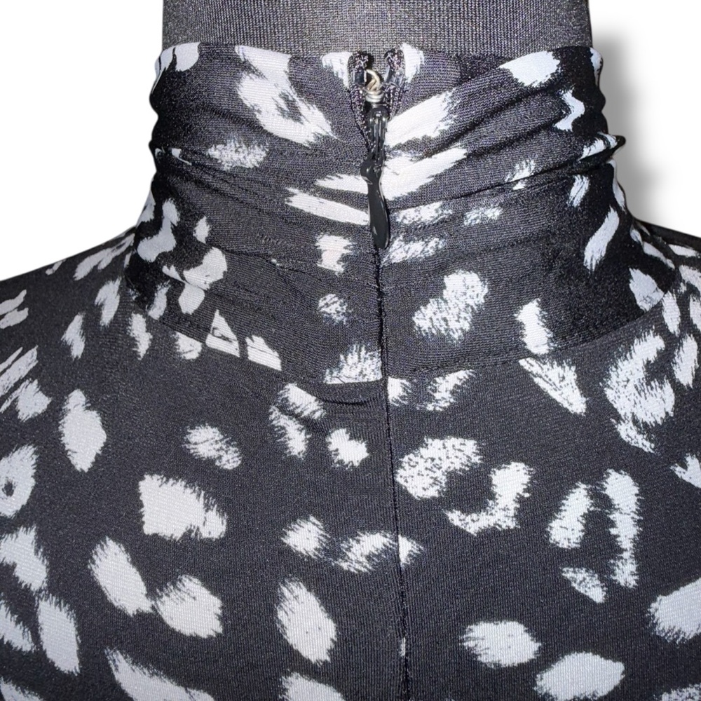 VINCE CAMUTO Abstract Animal Print High-Collar Keyhole Blouse - Rick Black 1X - Picture 4 of 13